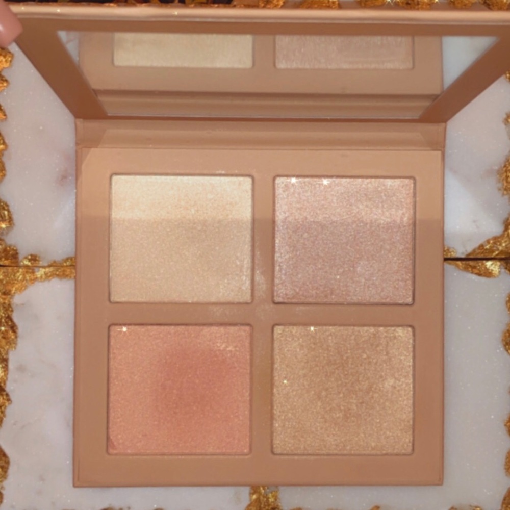 KKW BEAUTY Discontinued Highlighter Palette 1